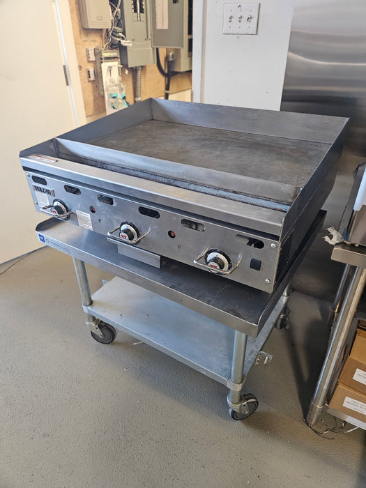 Vulcan MSA36 36" Natural Gas Griddle with Snap Action Thermostatic Control - 81,000 BTU (Used)  + Equipment Stand - Kitchen Equipped